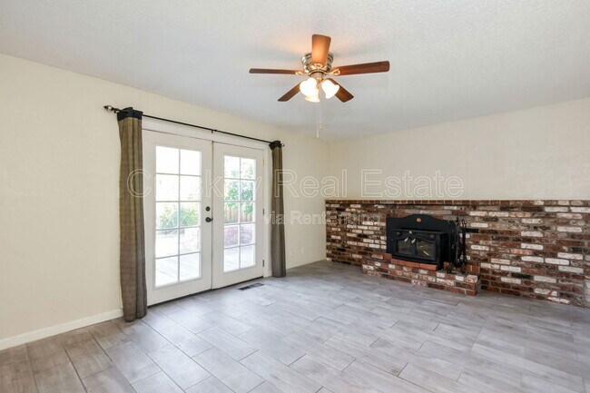 Building Photo - 1249 Ventura Dr