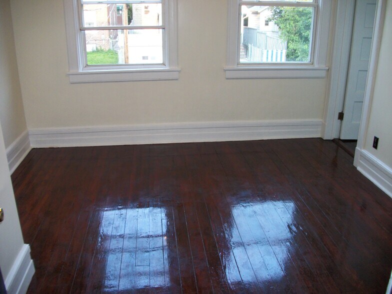 Building Photo - 371 Dover St