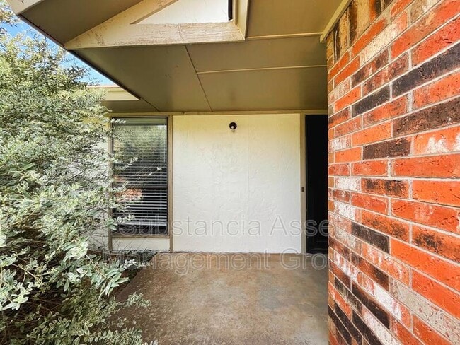 Building Photo - 1318 Pennington Ave