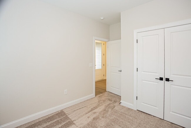 Building Photo - 217 Colonial Reserve Ave