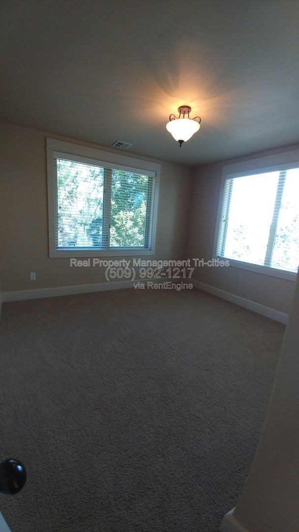 Building Photo - 459 Columbia Point Dr