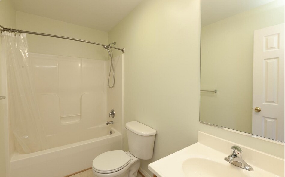 Building Photo - 106 Sir Washington St