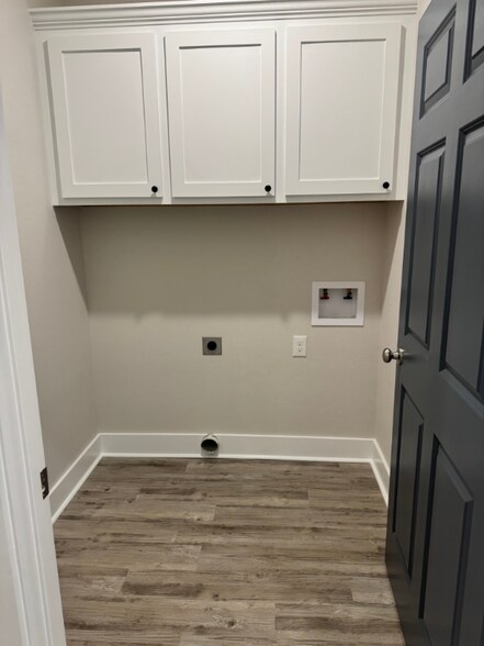 Building Photo - 324-B Anne St