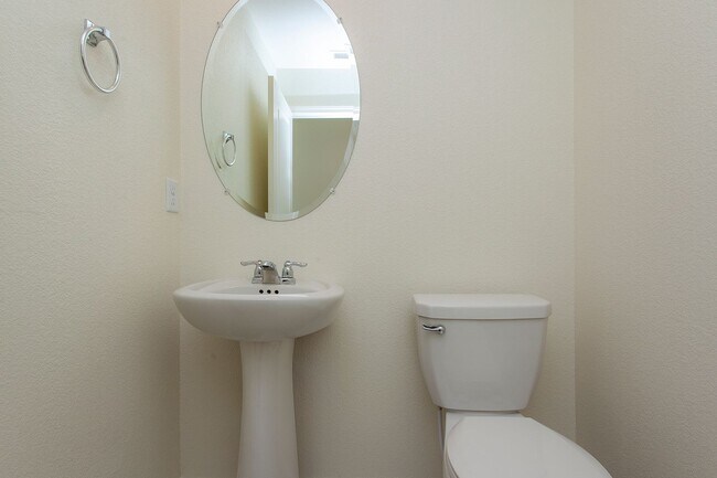 Building Photo - 8981 Quail Fls Dr