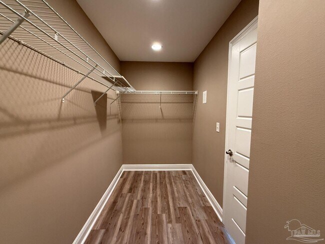 Building Photo - 10423 Tanton Rd