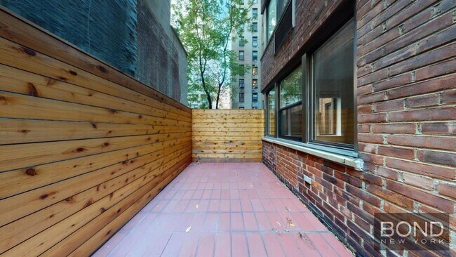 Building Photo - 20 Beekman Pl