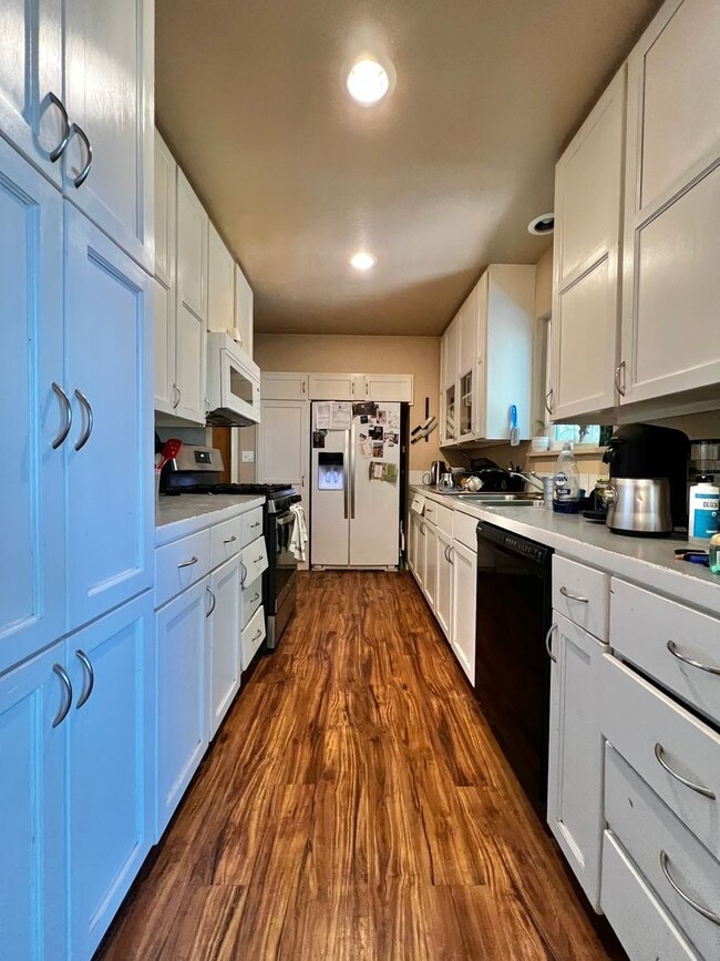 Building Photo - Spacious 5 bed, 2 bath Home in a Great Fort Collins Location!