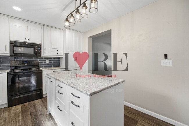 Building Photo - 3048 Hollybank Rd