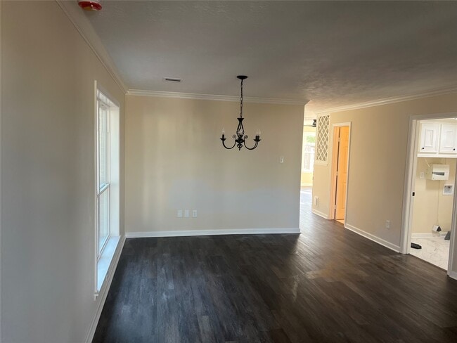 Building Photo - 8023 Carmel Cir