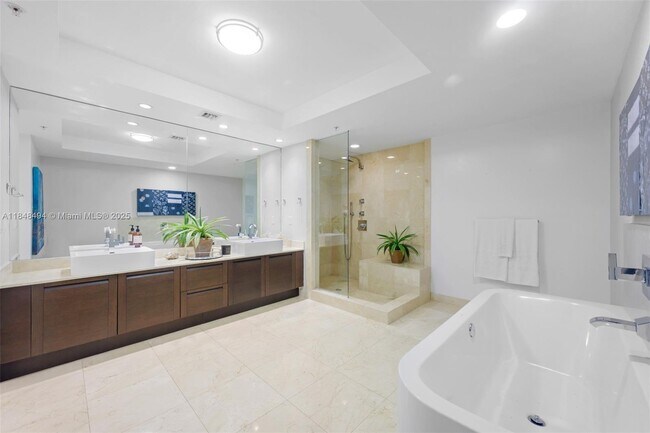 Building Photo - 150 Sunny Isles Blvd