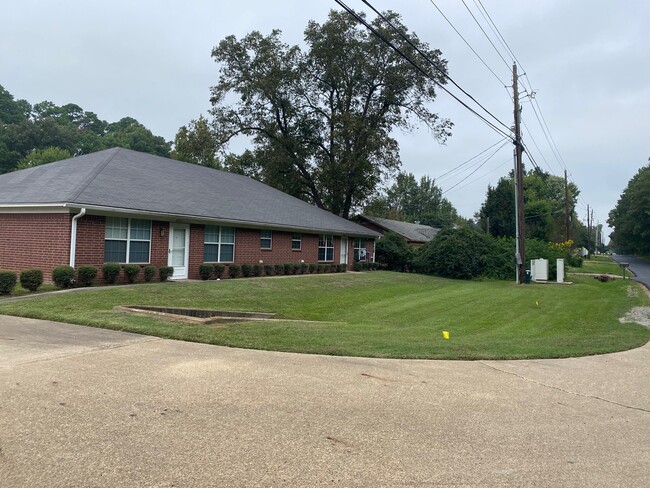 Building Photo - 4835 N Park Rd