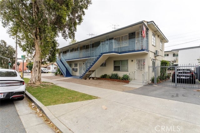 Building Photo - 1600 W Glenoaks Blvd