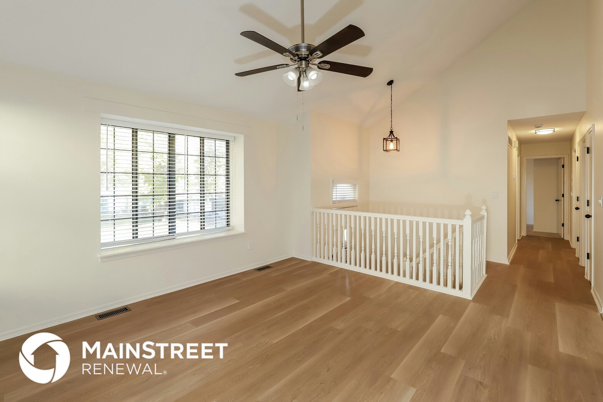 Building Photo - 404 SE Bristol Dr