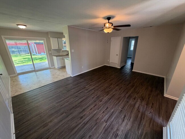 Building Photo - 2812 Bamboo St