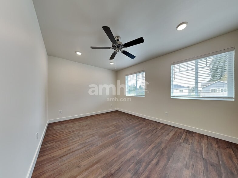 Building Photo - 7636 Verona Lp SW