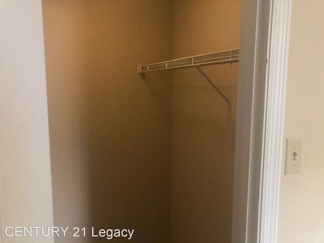 Building Photo - 3 br, 2.5 bath House - 10421 Ravenbrook Ln