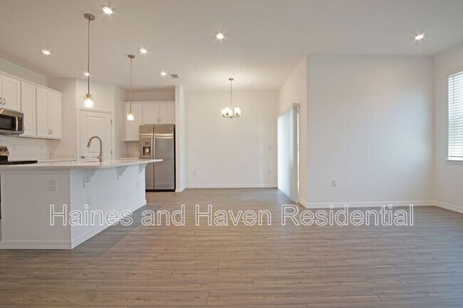 Building Photo - 1315 Normandy Dr