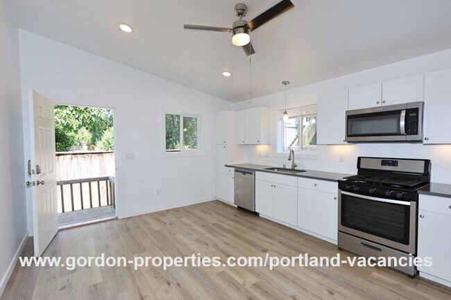 Building Photo - SE 88th Ave - 2 bedroom ADU close to restaurants along SE 92nd Ave