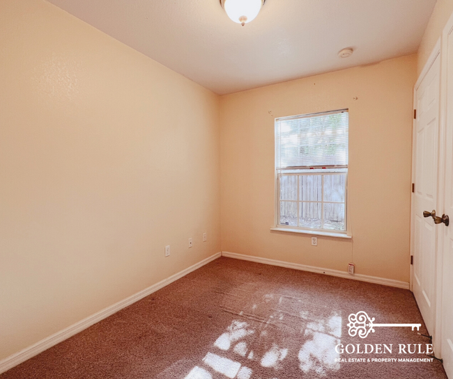 Building Photo - 2042 NW 33rd Ave