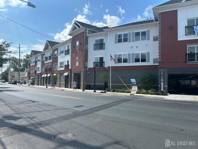 Building Photo - 526 North Ave