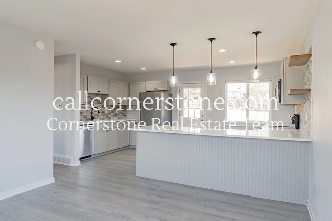 Building Photo - 935 Hayden Dr