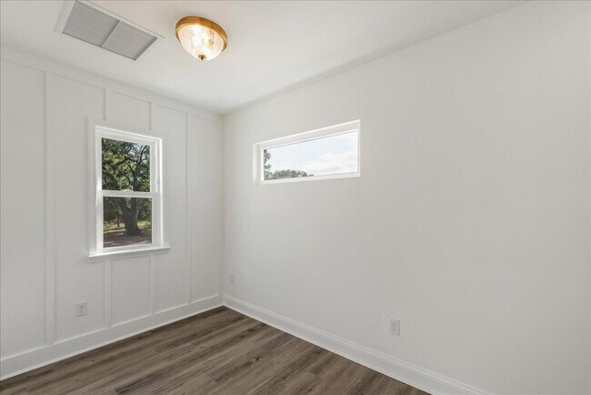 Building Photo - 5646 Native Oak Dr
