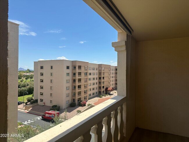 Building Photo - 7930 E Camelback Rd