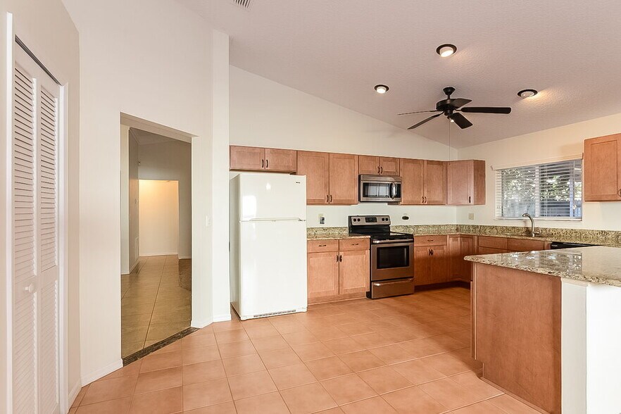 Building Photo - 2341 Tioga Dr