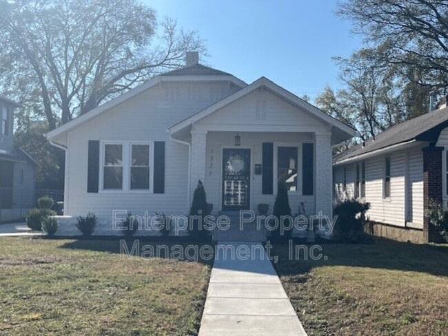 Primary Photo - 1321 Snowden Ave