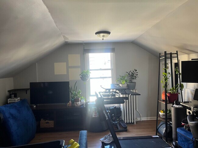 Building Photo - 315 44th St