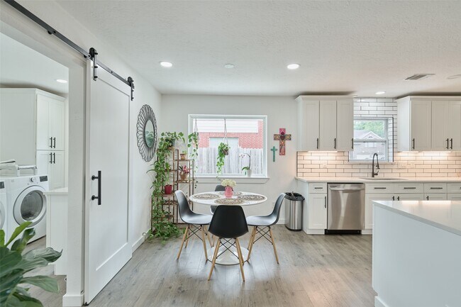 Building Photo - 3607 Hickory Hill Ln