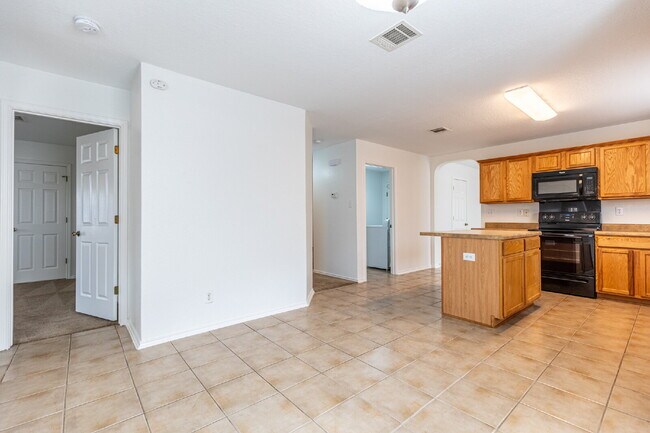 Building Photo - 2476 Medina Dr