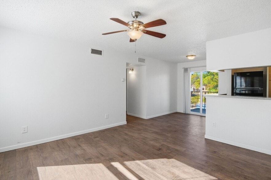 Interior Photo - The Pines at Autumn Woods