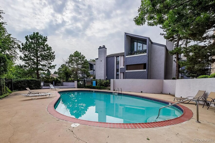 Building Photo - 9797 E Peakview Ave