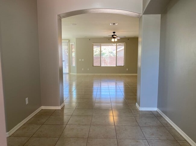 Building Photo - Spacious Tangerine Crossing - Corner Lot