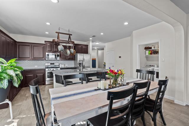 Building Photo - 424 Grassland Dr