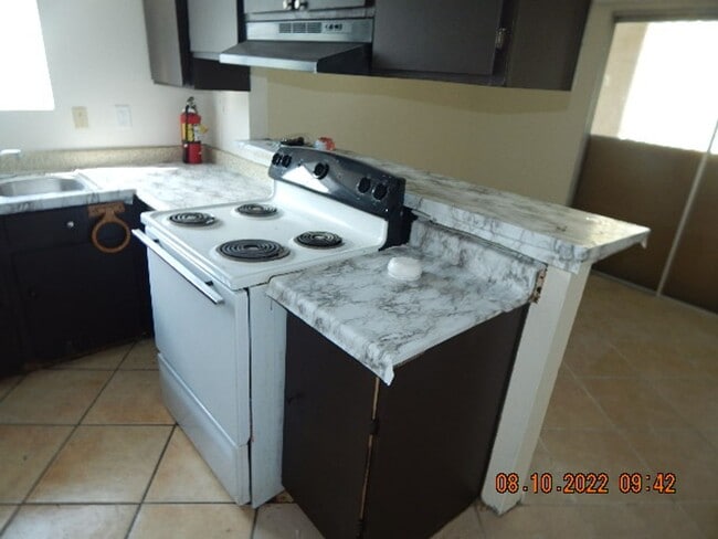 Building Photo - 2185 Exeter Dr