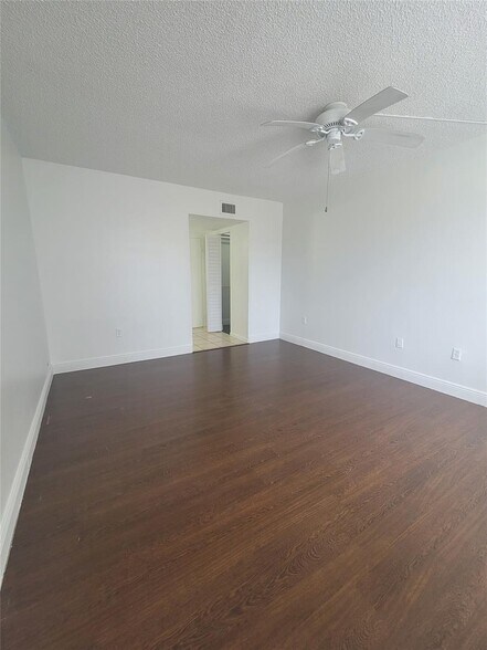 Building Photo - 4374 NW 9th Ave