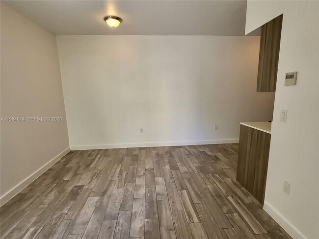 Building Photo - 557 Michigan Ave