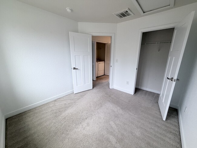 Building Photo - 221 Brittlebrush Dr