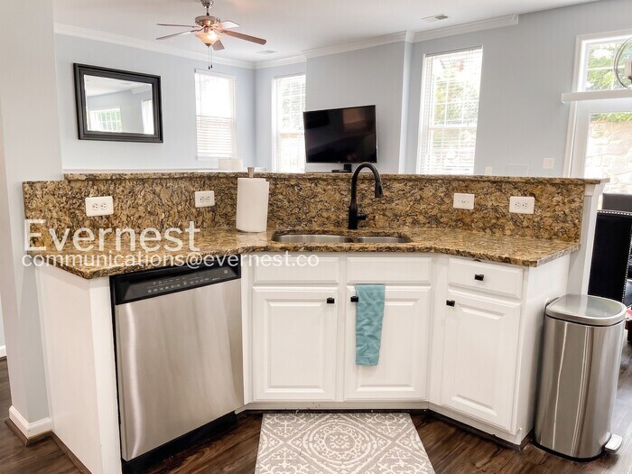 Building Photo - 8353 Middle Ruddings Dr