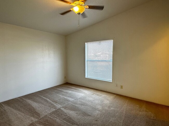 Building Photo - Coolidge 3 Bedroom 2 Bathroom Home Under $1,500!