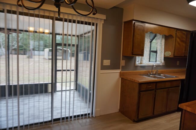 Building Photo - 331 Hudson Dr