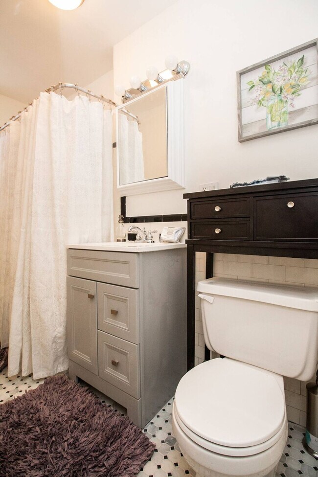 Building Photo - 183 Kent St