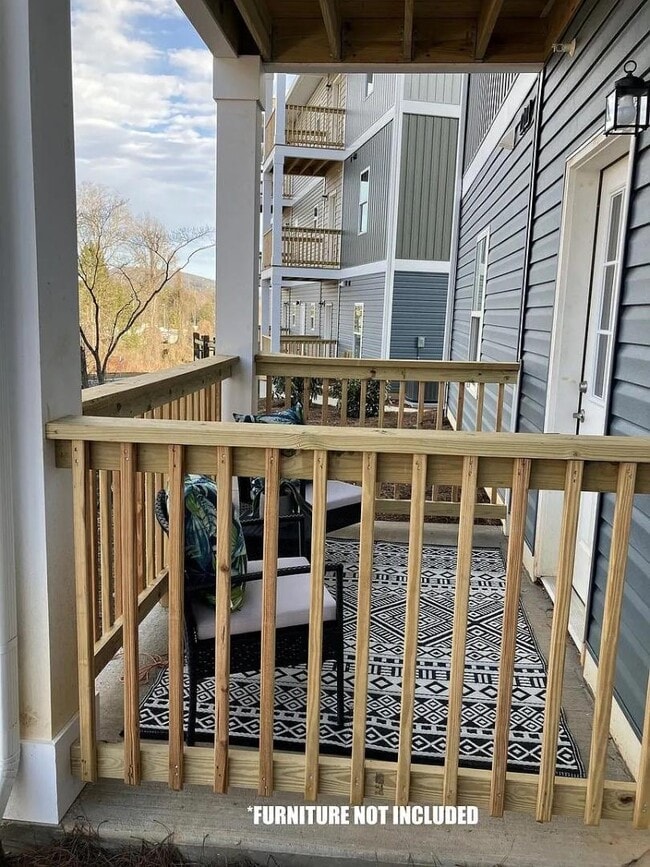 Building Photo - 111 Maple Grove Ln