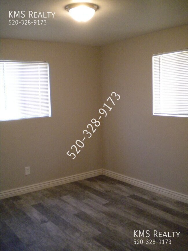 Building Photo - 2321 S Layton Pl