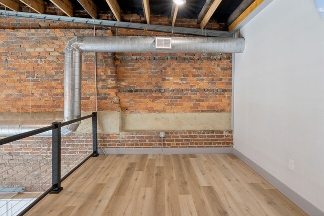 Building Photo - 213 E Main St