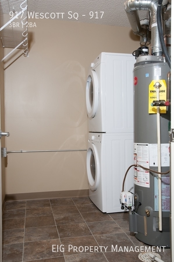 Building Photo - 917 Wescott Square