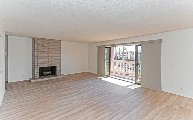 Building Photo - Condo on Beautiful Carlsbad Lagoon!!