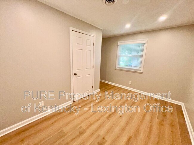 Building Photo - 3520 Combs Ferry Rd